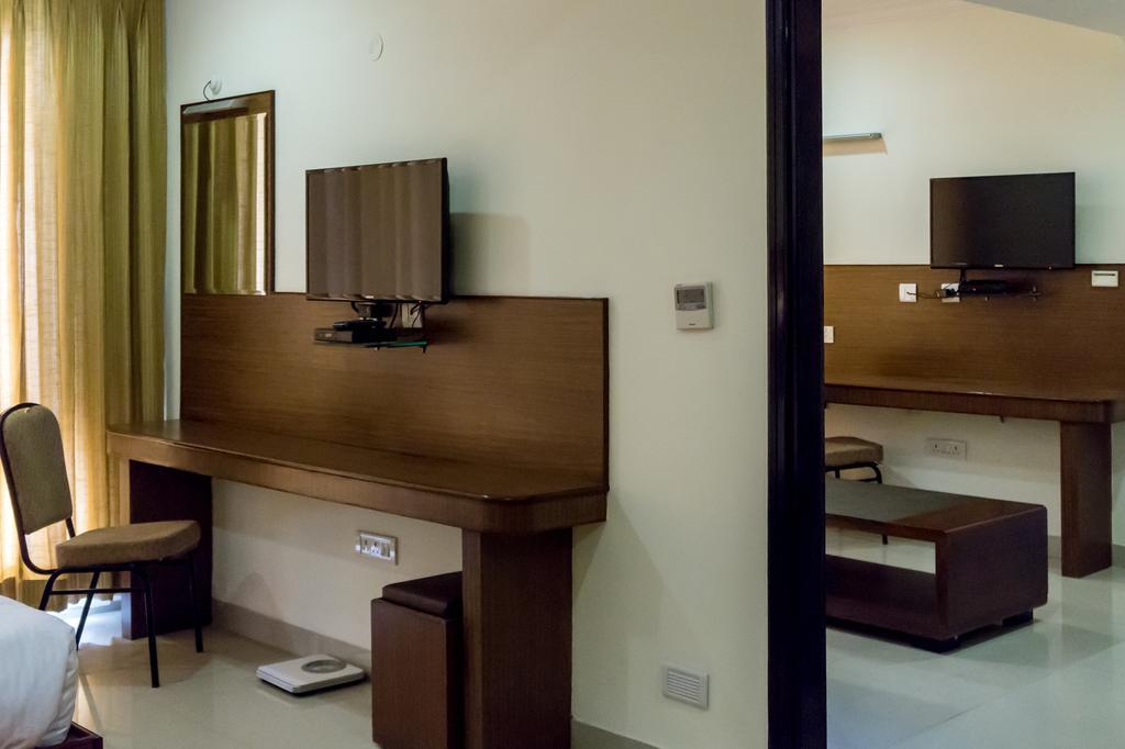 Hotel Saptagiri Hyderabad Exterior photo